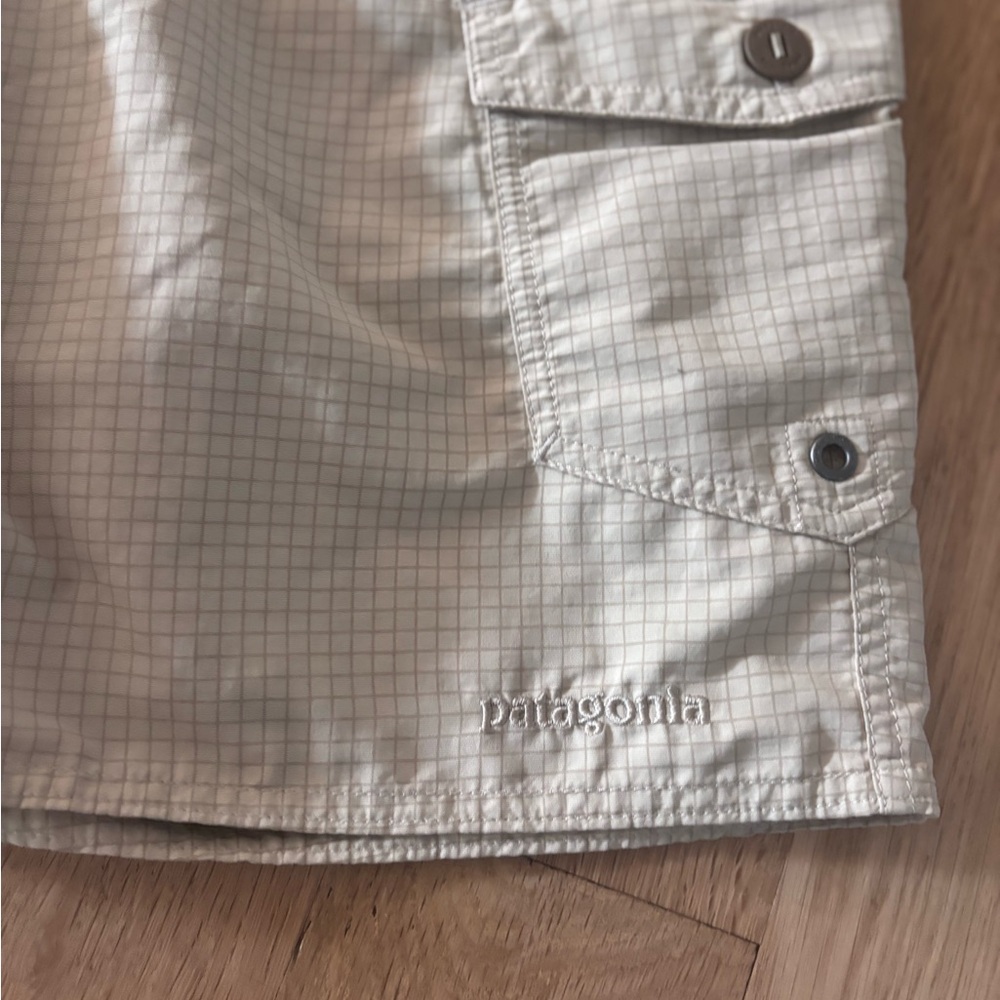 Patagonia Men's Light Tan Cargo Shorts - Picture 5 of 6